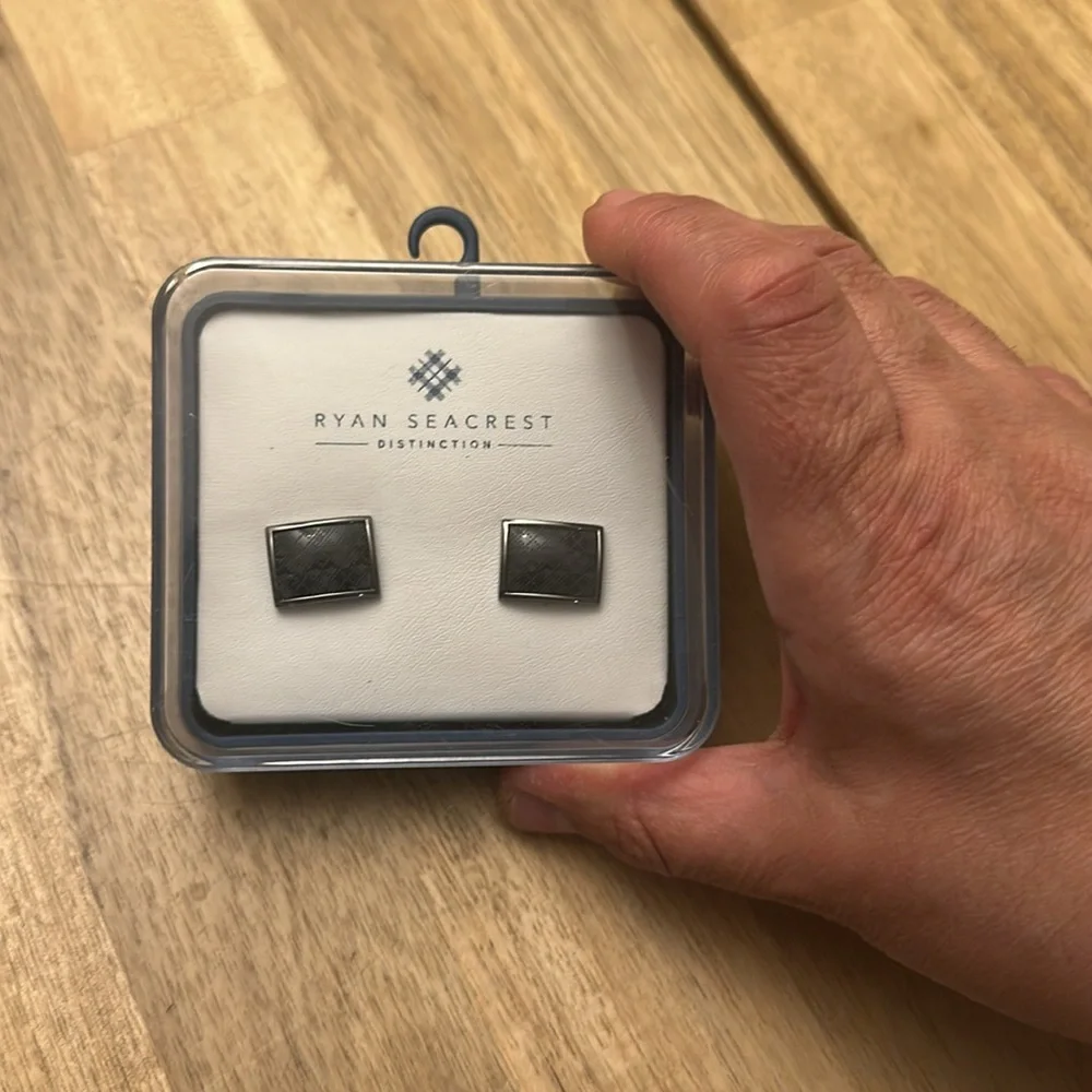 RYAN SEACREST  “Distinction” CUFFLINKS